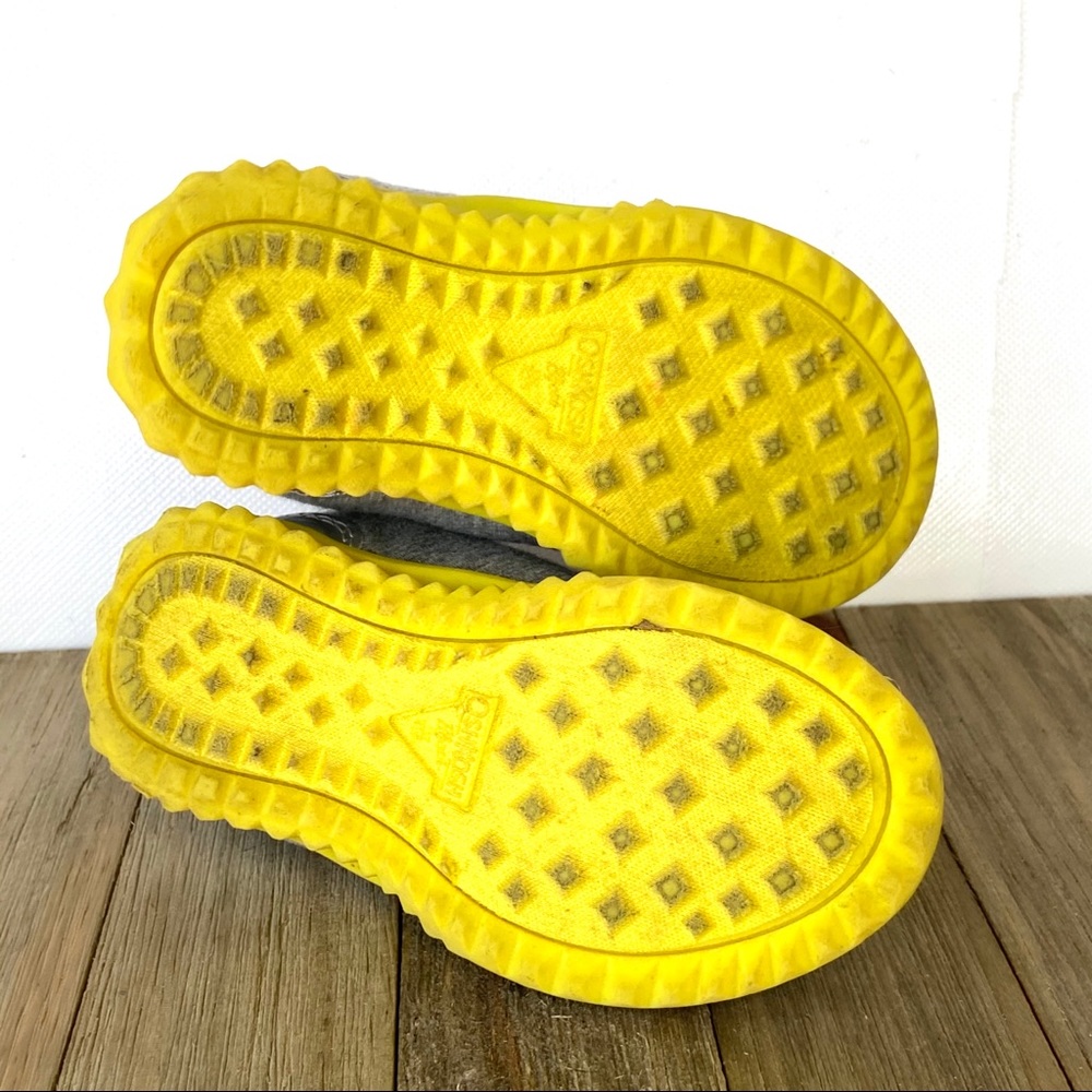 OshKosh Sneakers Gray and Yellow - Picture 5 of 6